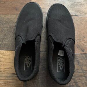 Vans Classic Slip-On Sneakers in All Black – Men’s 9.5 / Women’s 11